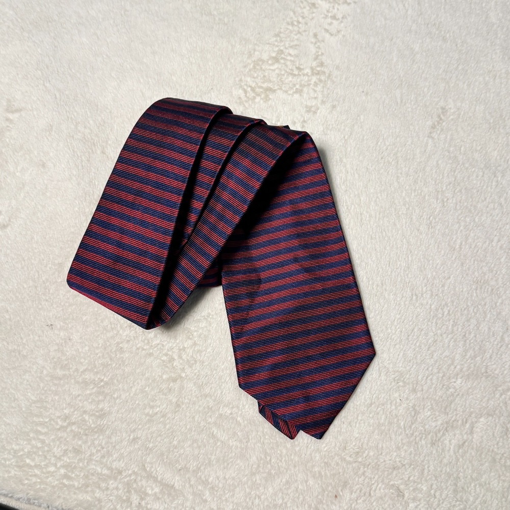 Brooks Brothers Makers Neck Tie Navy Red Striped Silk Hand Made In USA Classic
